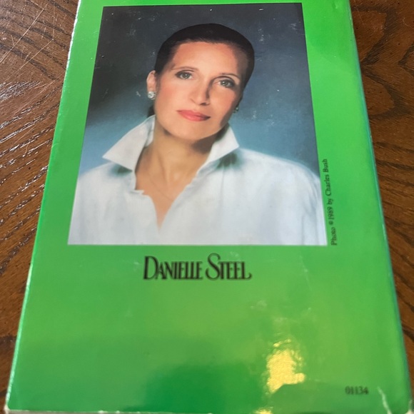 Danielle Steel hardcover books | set of 4 - Picture 8 of 12